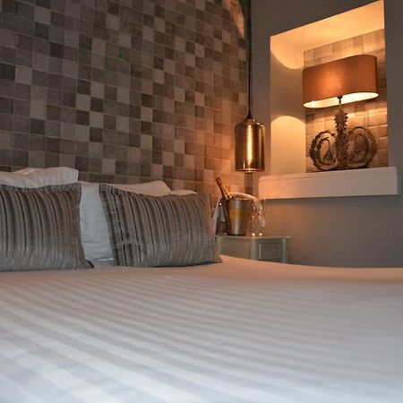 Lakes Hotel & Spa Bowness-on-Windermere Bilik gambar A bedroom at the hotel