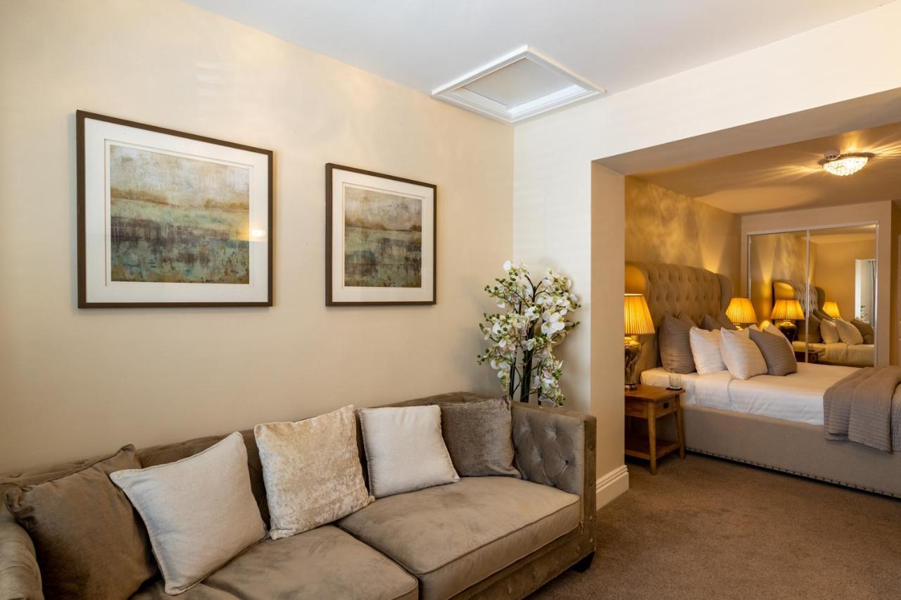 Lakes Hotel & Spa Bowness-on-Windermere Bilik gambar A suite at the hotel
