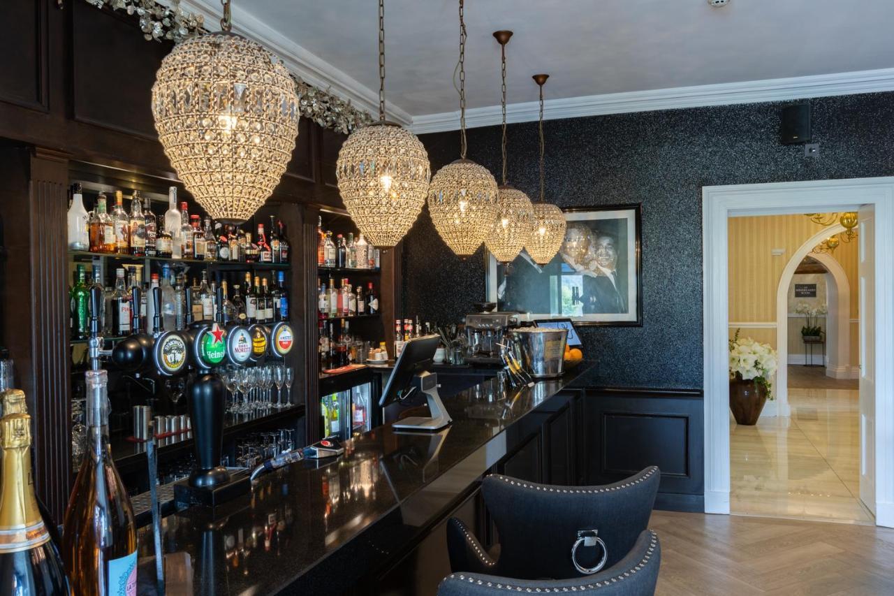 Lakes Hotel & Spa Bowness-on-Windermere Luaran gambar The bar at the hotel