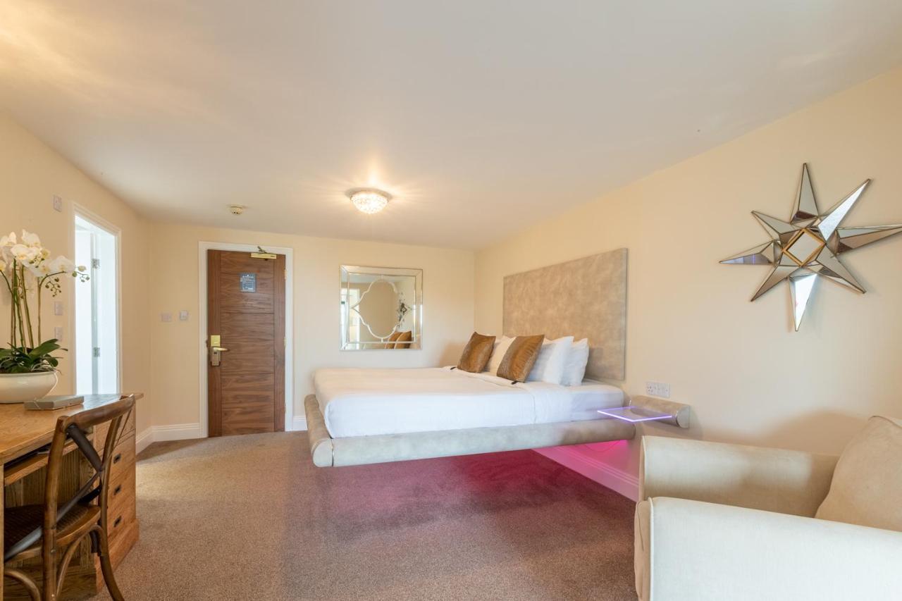 Lakes Hotel & Spa Bowness-on-Windermere Luaran gambar A bedroom at the hotel