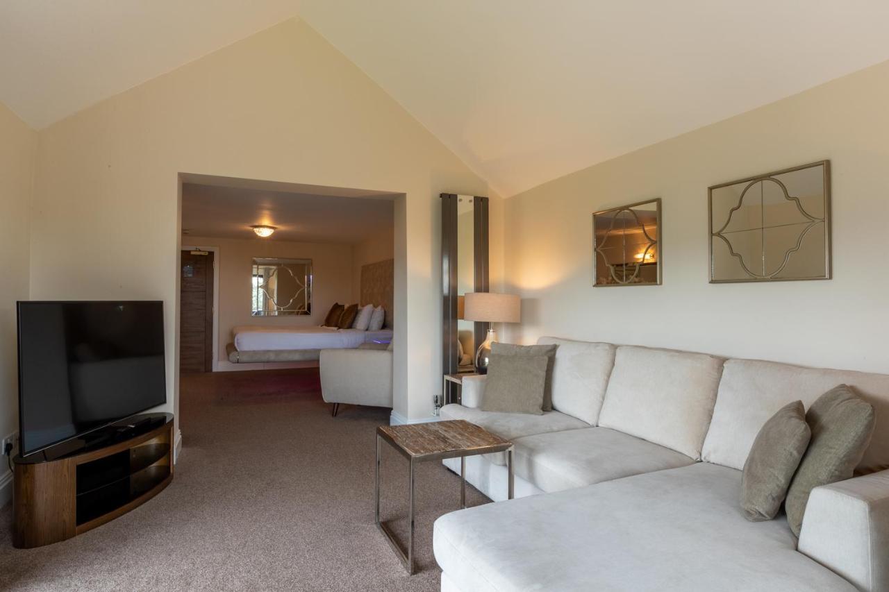 Lakes Hotel & Spa Bowness-on-Windermere Luaran gambar A suite at the Inn at the Opera