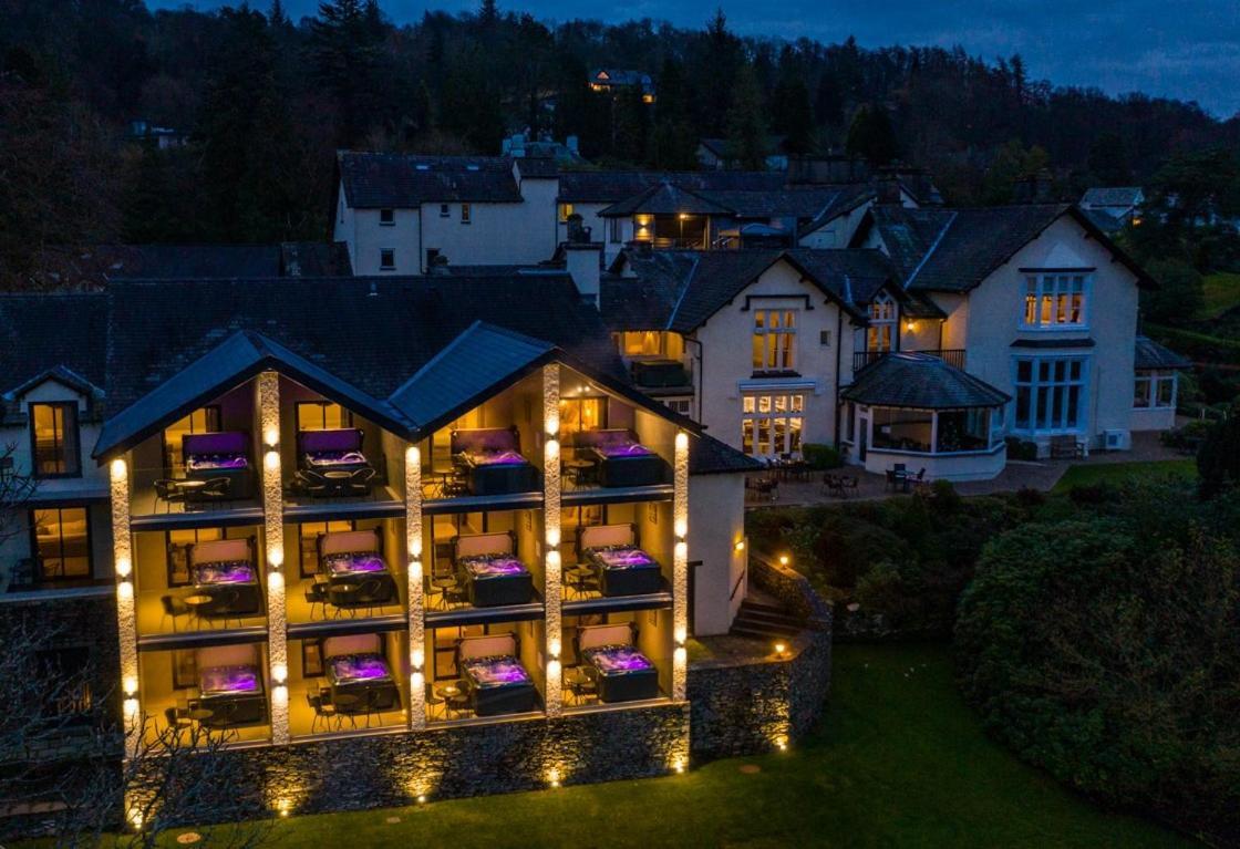 Lakes Hotel & Spa Bowness-on-Windermere Luaran gambar The hotel at night