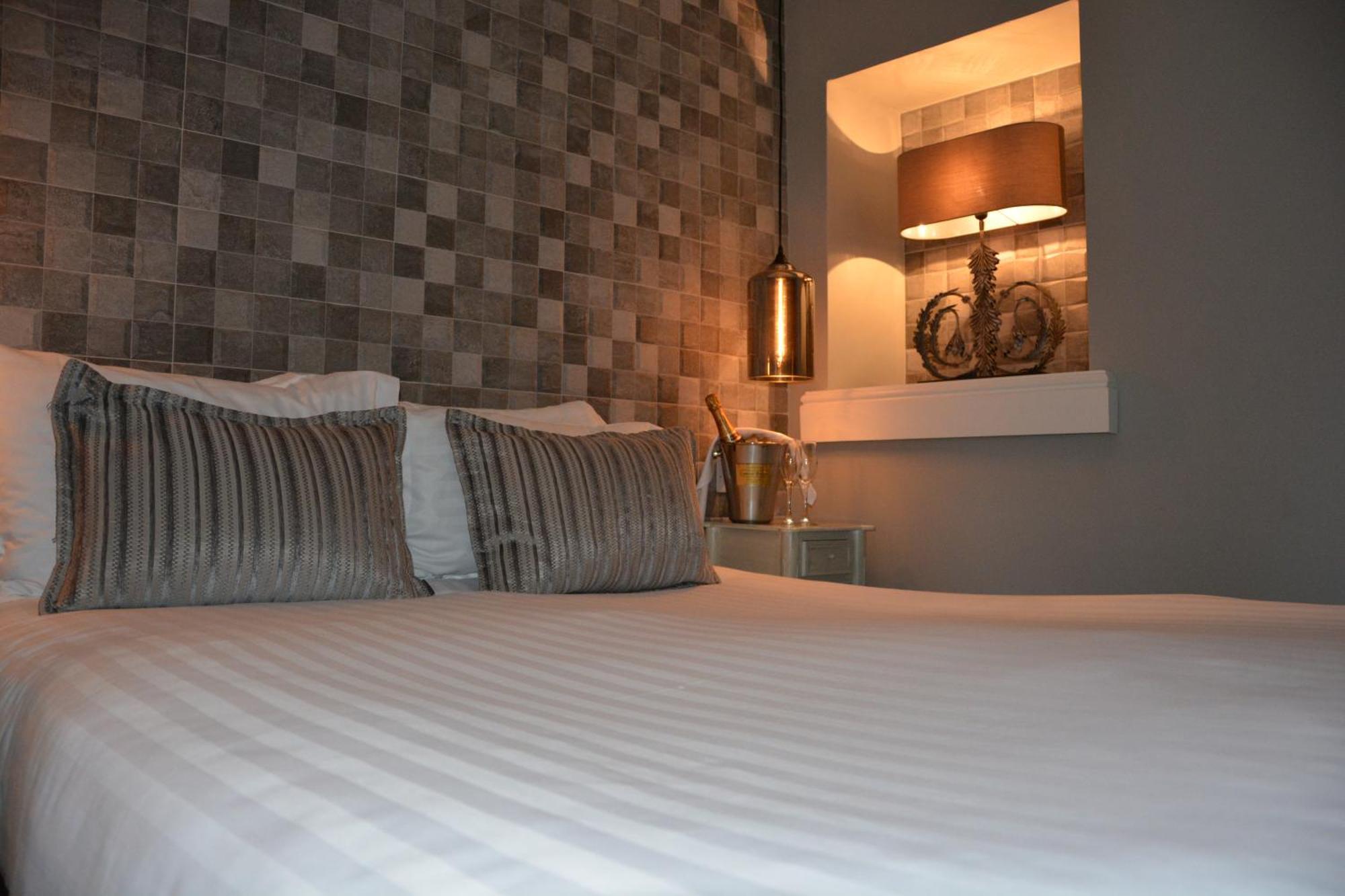 Lakes Hotel & Spa Bowness-on-Windermere Bilik gambar A bedroom at the hotel