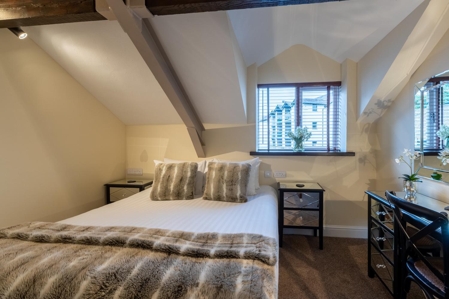 Lakes Hotel & Spa Bowness-on-Windermere Bilik gambar A bedroom at The Old Bank Hotel