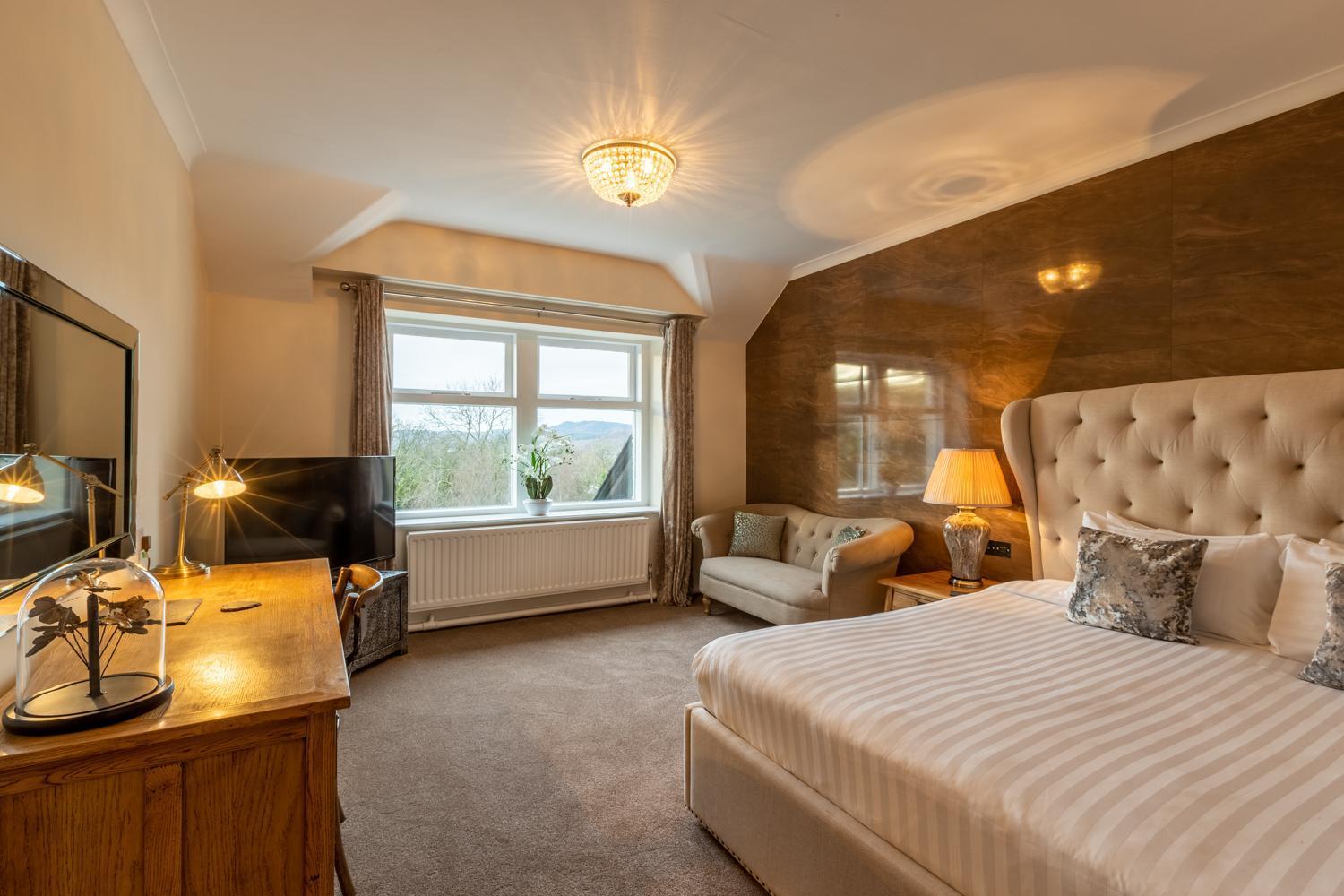 Lakes Hotel & Spa Bowness-on-Windermere Bilik gambar A bedroom at the hotel