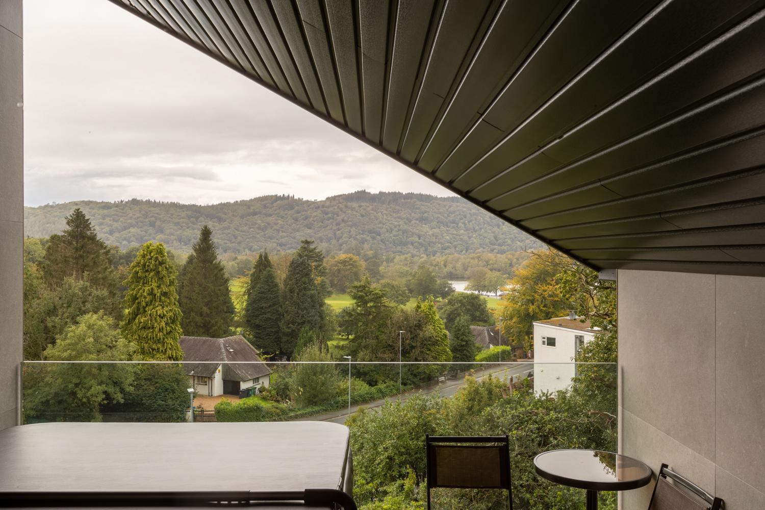 Lakes Hotel & Spa Bowness-on-Windermere Bilik gambar View from the balcony of a guest room